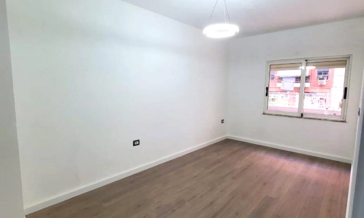 Shtepi ne shitje Apartament ne Tirane, 2+1, Mobilimi E mobiluar, Pagesa 190,000  Euro.