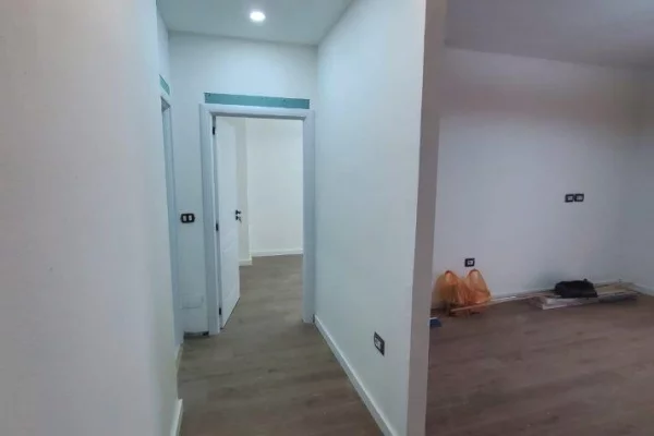 Shtepi ne shitje Apartament ne Tirane, 2+1, Mobilimi E mobiluar, Pagesa 190,000  Euro.