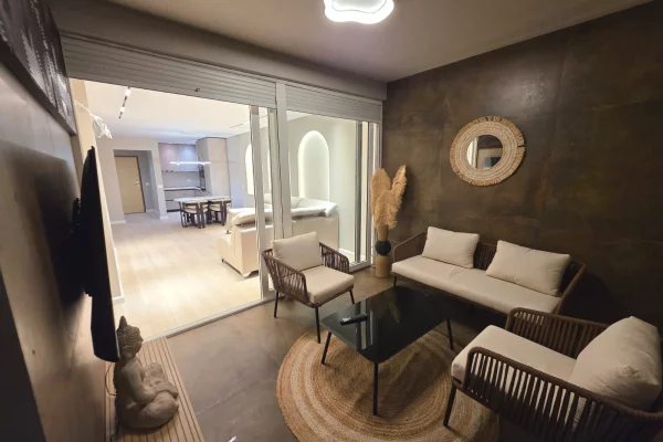 Appartamento in vendita a Tirana 2+1, Arredato