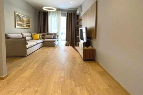 Shtepi ne shitje Apartament ne Tirane, 2+1, Mobilimi E mobiluar, Pagesa 194,999  Euro.