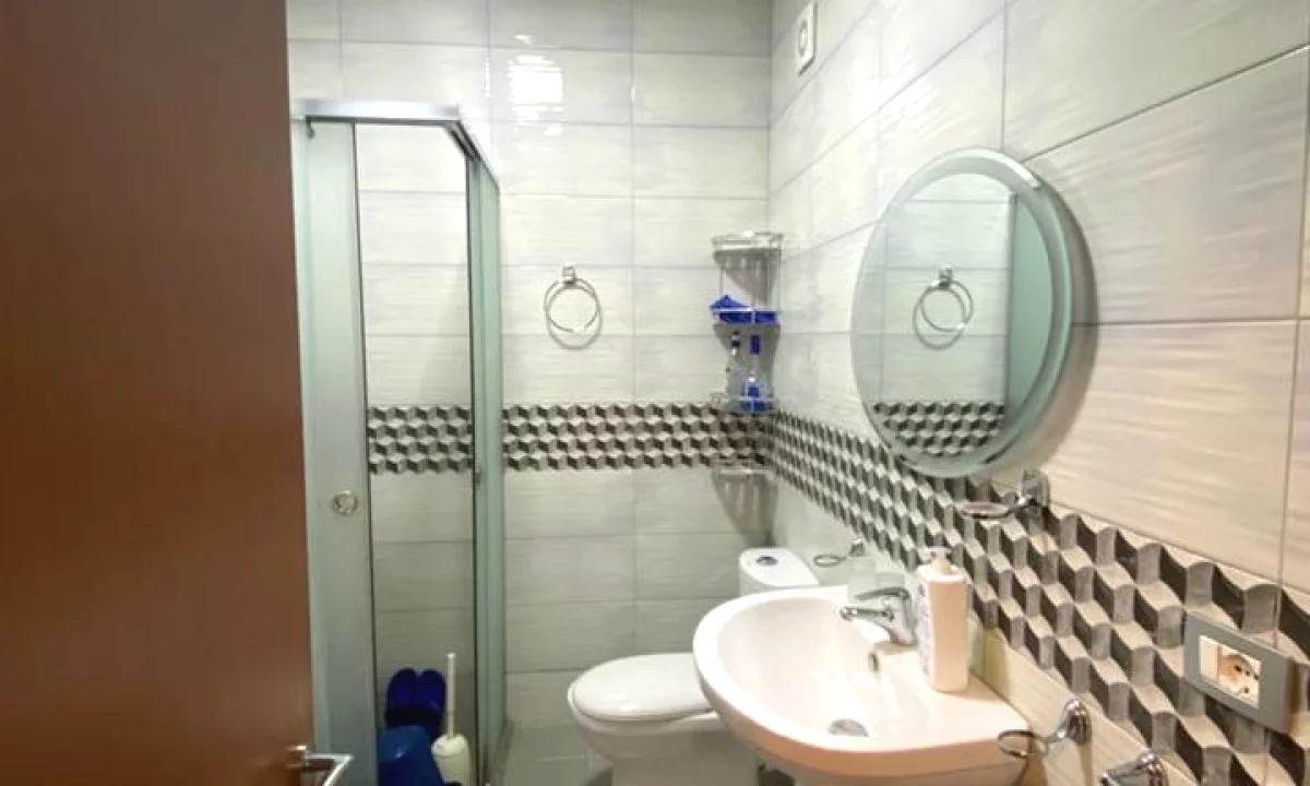 Shtepi me qera Apartament ne Tirane, 1+1, Mobilimi E mobiluar, Pagesa 40,000  Leke.