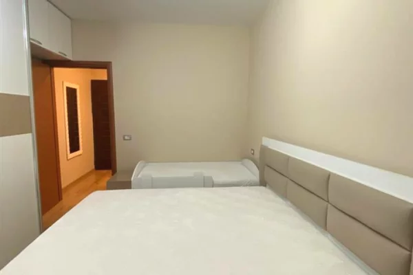 Shtepi me qera Apartament ne Tirane, 1+1, Mobilimi E mobiluar, Pagesa 40,000  Leke.