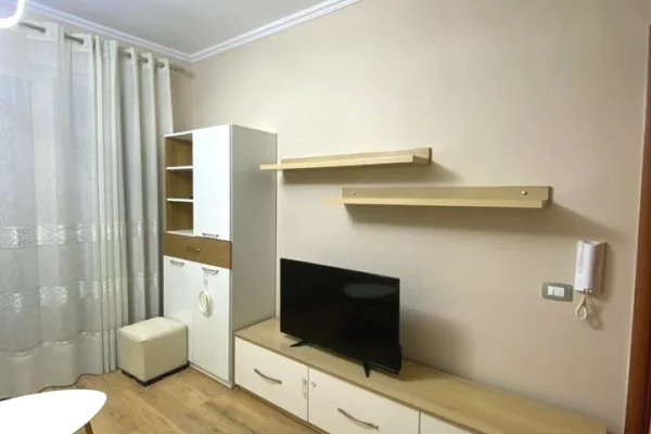 Shtepi me qera Apartament ne Tirane, 1+1, Mobilimi E mobiluar, Pagesa 40,000  Leke.