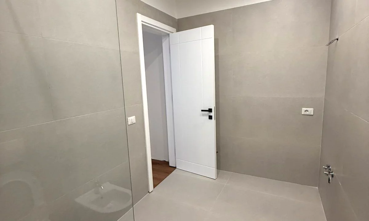 Apartment for sale in Tirana 2+1, Emty