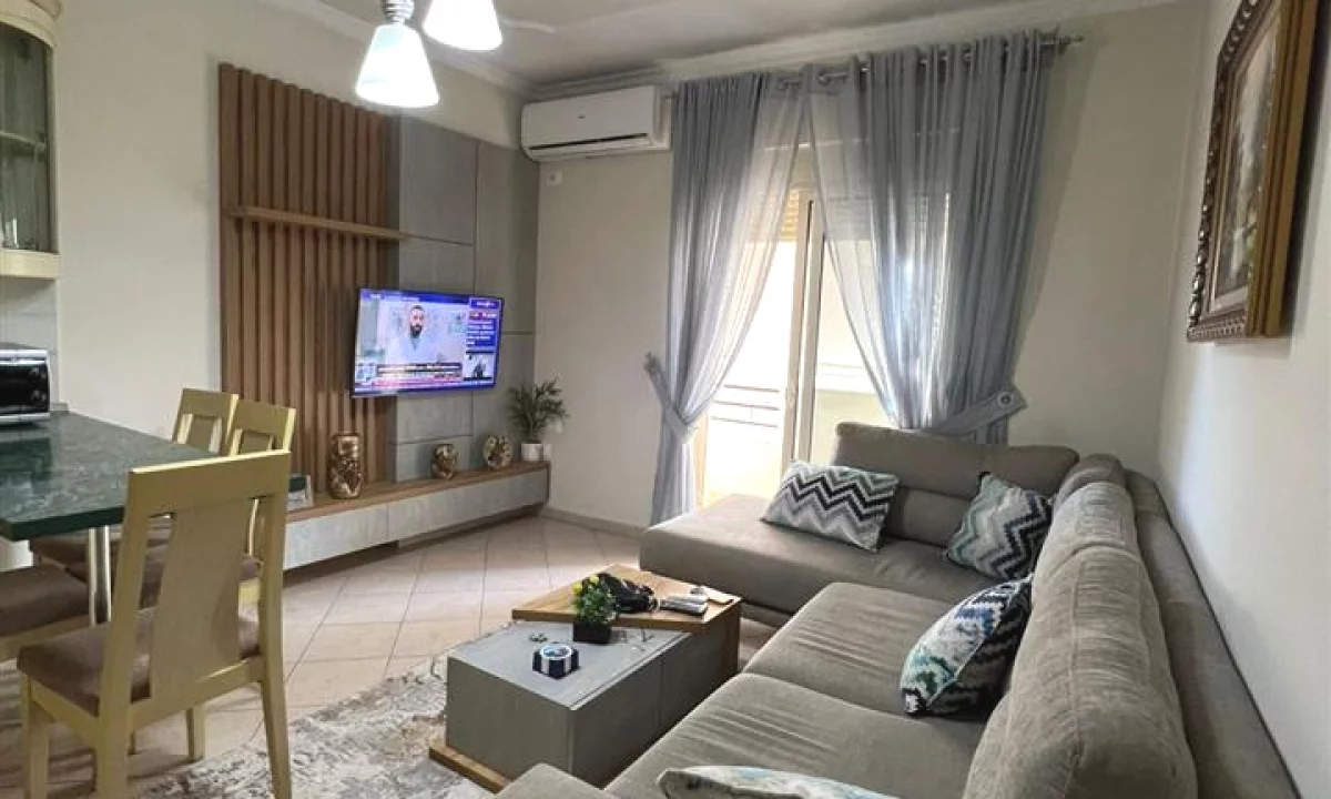 Shtepi me qera Apartament ne Tirane, 2+1, Mobilimi E mobiluar, Pagesa 700  Euro.