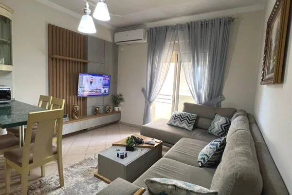 Shtepi me qera Apartament ne Tirane, 2+1, Mobilimi E mobiluar, Pagesa 700  Euro.