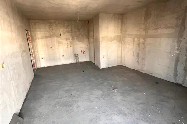 Shtepi ne shitje Apartament ne Tirane, 2+1, Mobilimi Bosh, pa mobiluar, Pagesa 198,000  Euro.