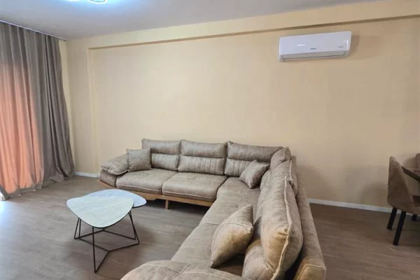 Shtepi me qera Apartament ne Tirane, 2+1, Mobilimi E mobiluar, Pagesa 1,200  Euro.