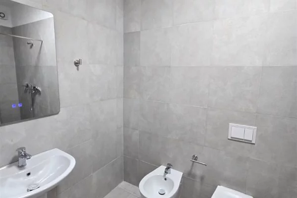 Shtepi me qera Apartament ne Tirane, 2+1, Mobilimi E mobiluar, Pagesa 1,200  Euro.