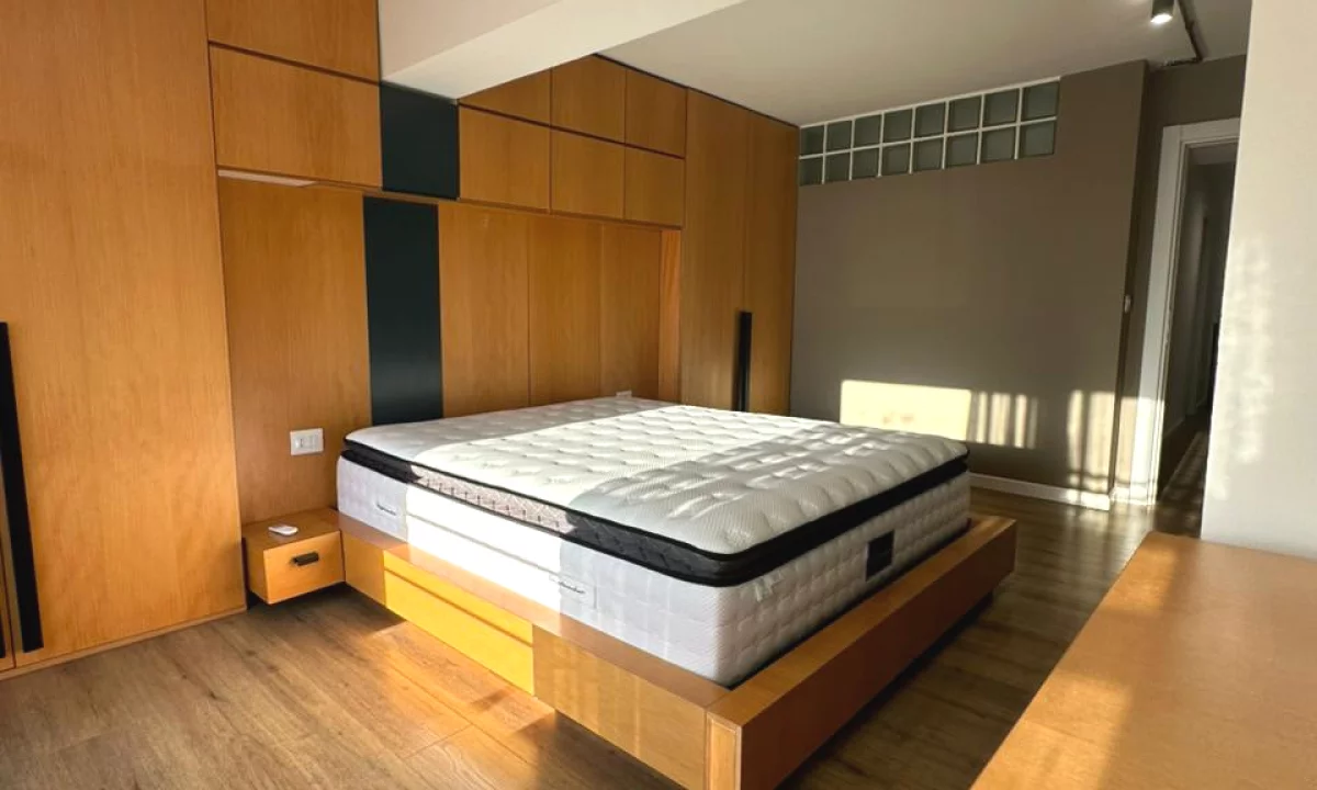 Duplex (casa a 2 piani) in vendita a Tirana 2+1, Arredato