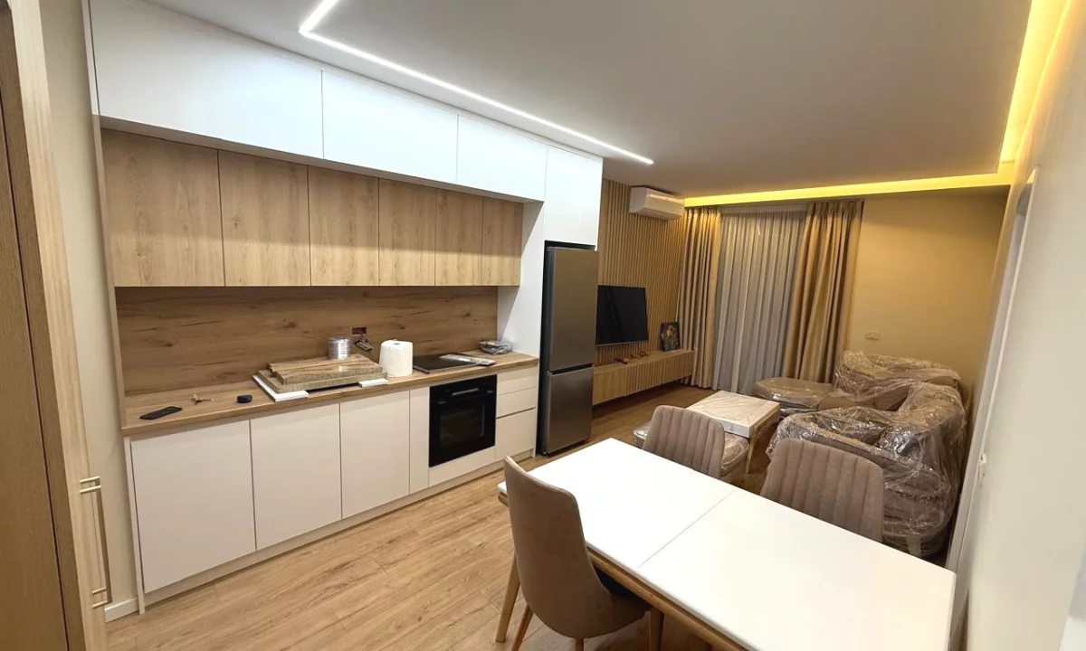 Shtepi me qera Apartament ne Tirane, 2+1, Mobilimi E mobiluar, Pagesa 999  Euro.