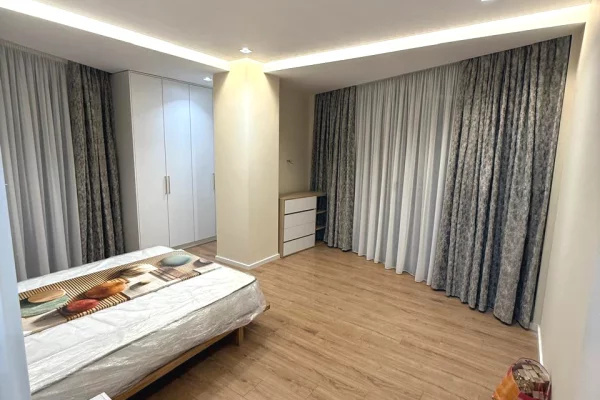 Shtepi me qera Apartament ne Tirane, 2+1, Mobilimi E mobiluar, Pagesa 999  Euro.