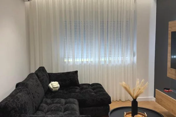 Shtepi me qera Apartament ne Tirane, 1+1, Mobilimi E mobiluar, Pagesa 1,000  Euro.