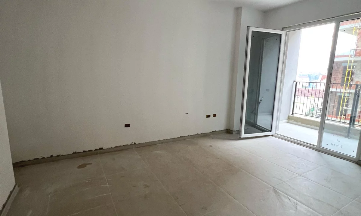 Shtepi ne shitje Apartament ne Tirane, 1+1, Mobilimi Bosh, pa mobiluar, Pagesa 67,000  Euro.