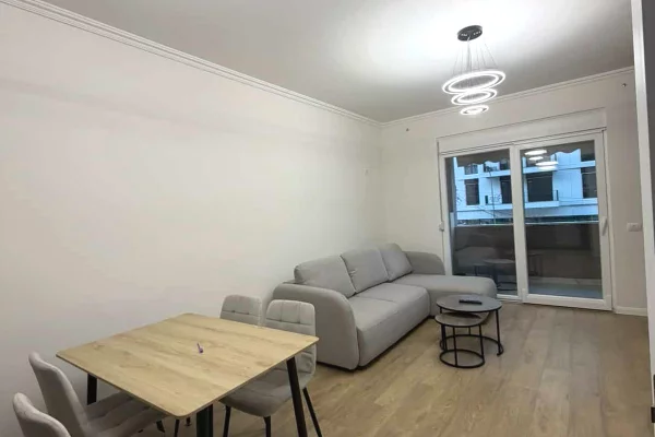 Shtepi me qera Apartament ne Tirane, 1+1, Mobilimi E mobiluar, Pagesa 799  Euro.