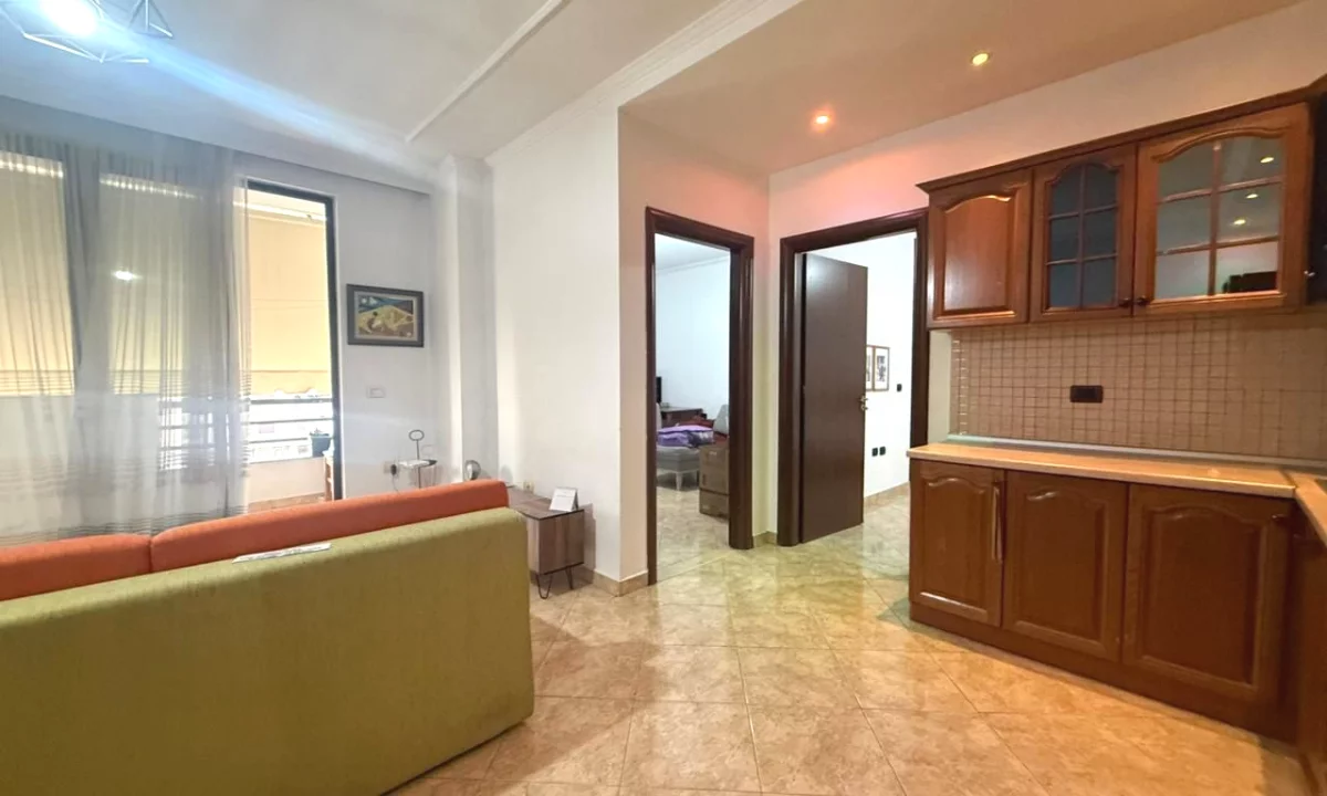 Appartamento in affitto a Tirana 2+1, Arredato