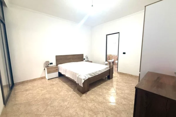 Appartamento in affitto a Tirana 2+1, Arredato