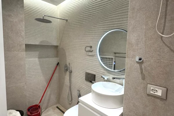 Shtepi me qera Apartament ne Tirane, 2+1, Mobilimi E mobiluar, Pagesa 650  Euro.