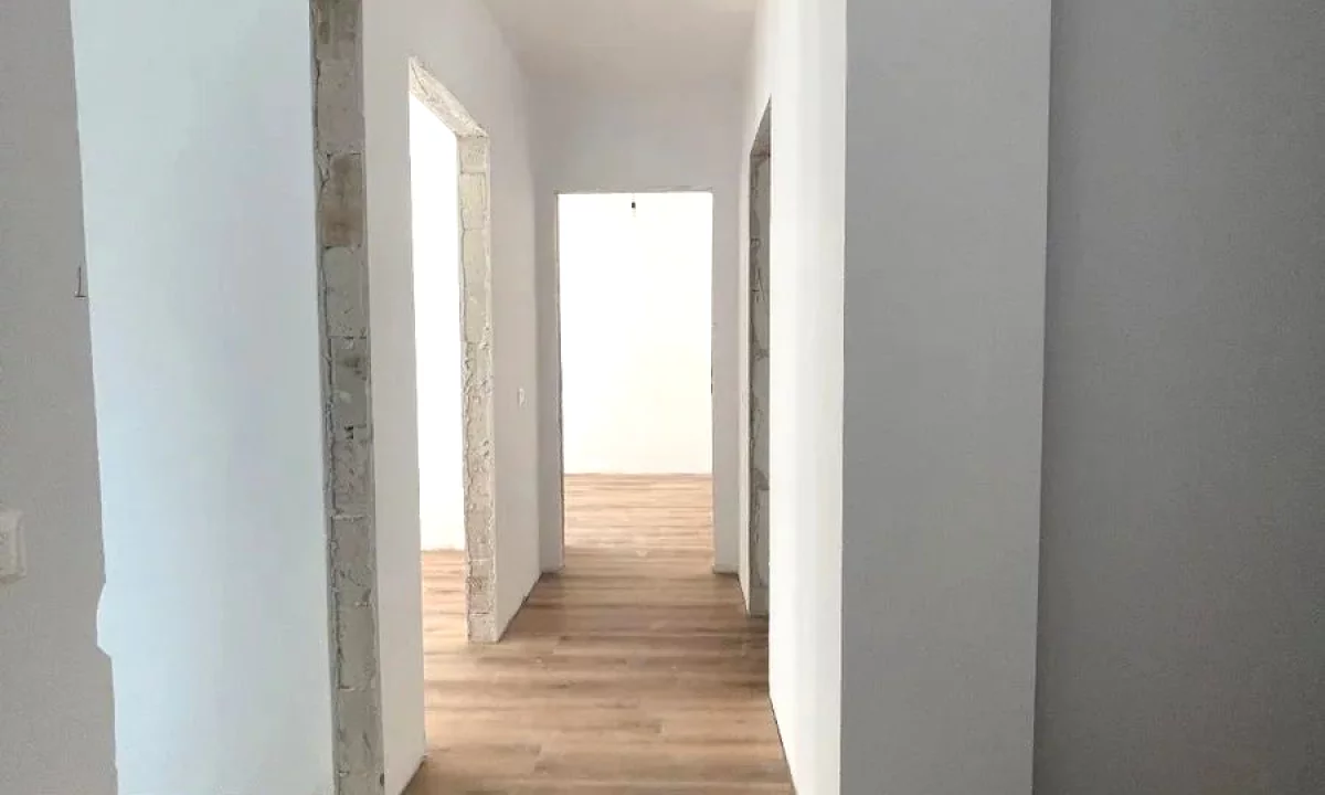 Appartamento in vendita a Tirana 3+1, Vuoto