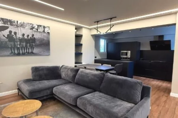 Appartamento in vendita a Tirana 3+1, Arredato