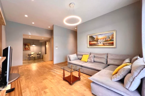 Shtepi ne shitje Apartament ne Tirane, 2+1, Mobilimi E mobiluar, Pagesa 188,000  Euro.