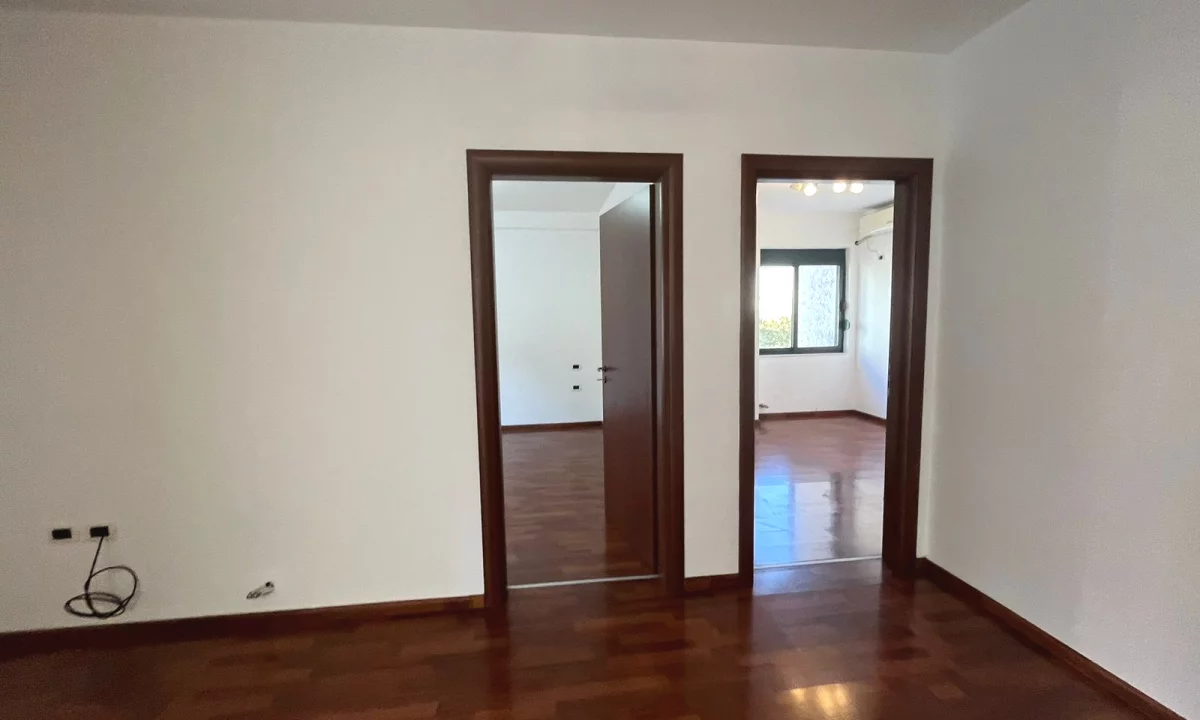 JEPET AMBIENT BIZNESI ME QIRA TE STADUMI  DINAMO 