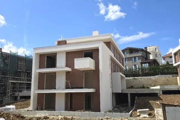 Appartamento in vendita a Tirana 2+1, Vuoto