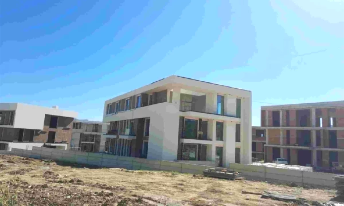 Appartamento in vendita a Tirana 2+1, Vuoto