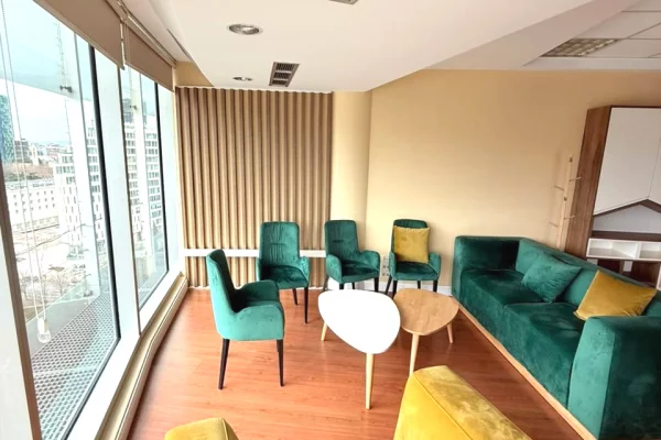 Ambient biznesi me qera 3+1 ne Tirane - 1,200 Euro