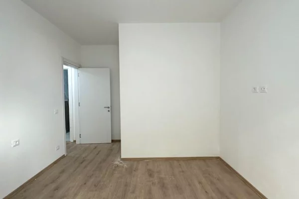 Shtepi ne shitje Apartament ne Tirane, 2+1, Mobilimi Bosh, pa mobiluar, Pagesa 104,500  Euro.