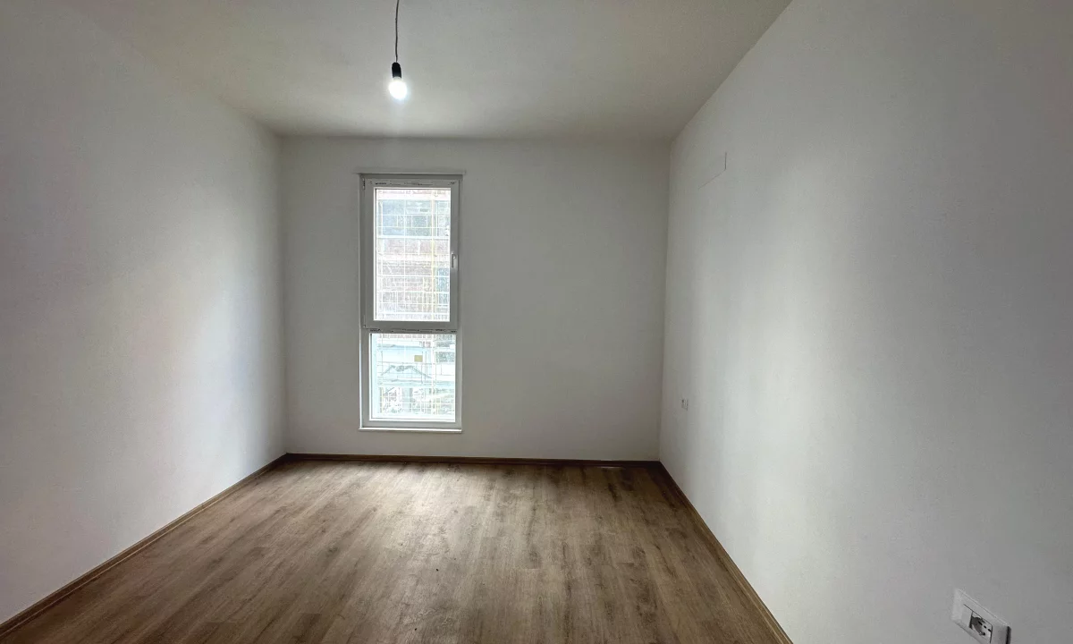 Shtepi ne shitje Apartament ne Tirane, 2+1, Mobilimi Bosh, pa mobiluar, Pagesa 104,500  Euro.