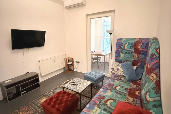 Vile me qira prane Nobis , Shkolla Petro Nini 