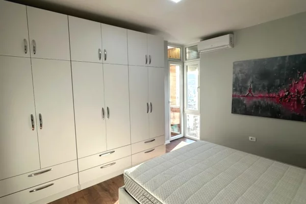 Appartamento in affitto a Tirana 2+1, Arredato