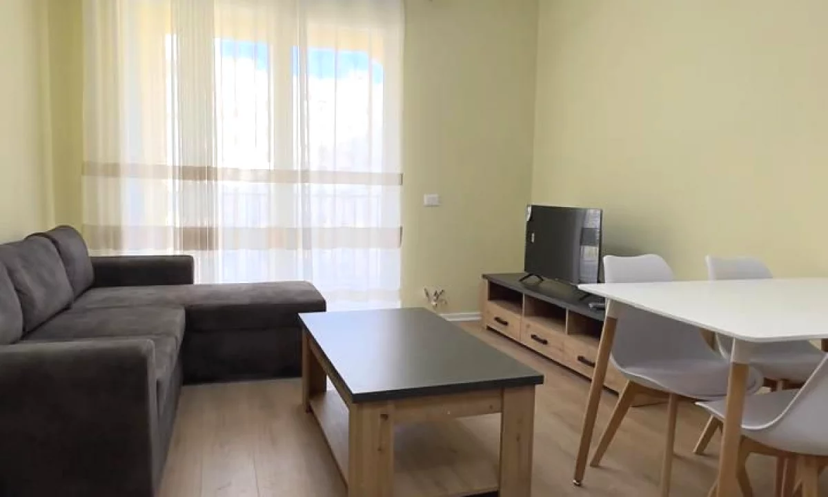 Shtepi me qera Apartament ne Tirane, 2+1, Mobilimi E mobiluar, Pagesa 549  Euro.