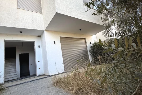 Villa di lusso in vendita a Tirana 3+1, Vuoto