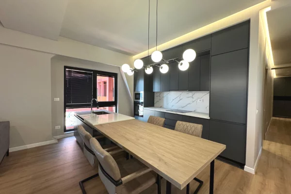 SHITET APARTAMENT 2+1+2 TE GARDEN BUILDING , TIRANE 