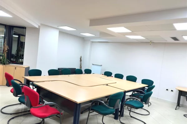 Ambient biznesi me qira te Kullat Binjake 