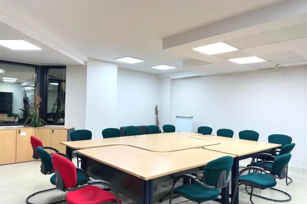 Ambient biznesi me qira te Kullat Binjake 