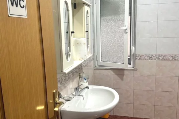 Ambient biznesi me qira te Kullat Binjake 