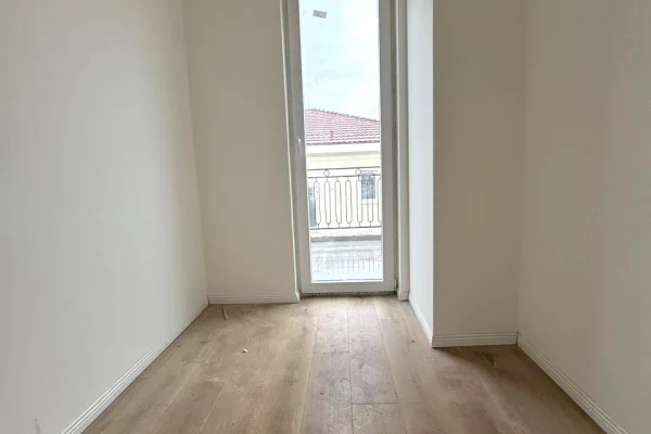 Luxury villas for sale in Tirana 4+1, Emty