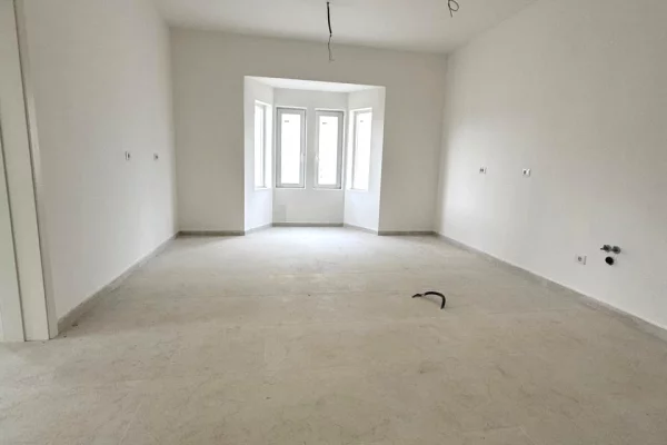 Luxury villas for sale in Tirana 4+1, Emty