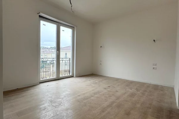 Luxury villas for sale in Tirana 4+1, Emty