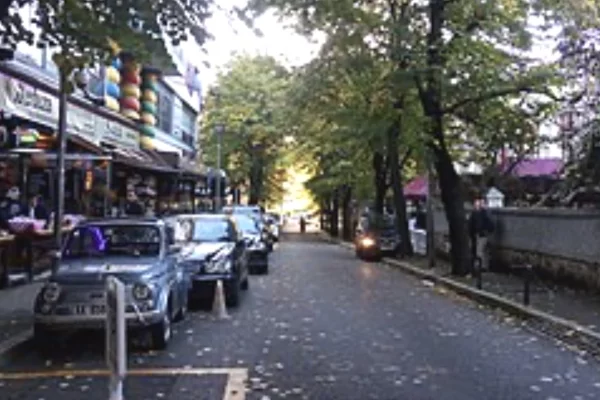 Ambient biznesi me qera 2+1 ne Tirane - 5,000 Euro