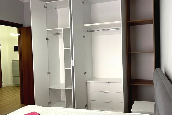 Shtepi me qera Apartament ne Tirane, 1+1, Mobilimi E mobiluar, Pagesa 400  Euro.