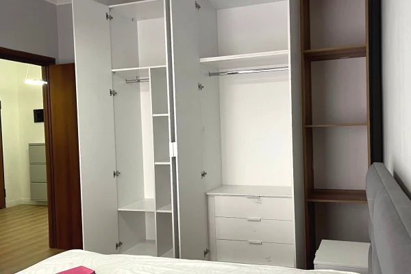 Shtepi me qera Apartament ne Tirane, 1+1, Mobilimi E mobiluar, Pagesa 400  Euro.