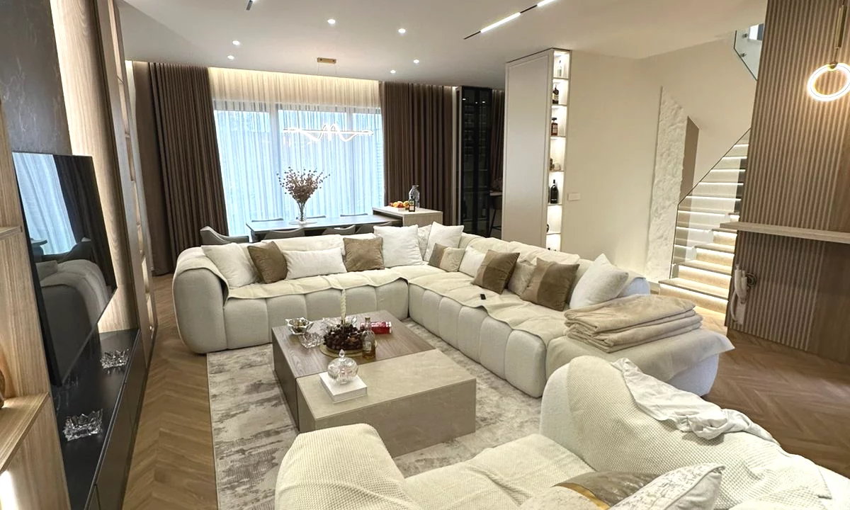 Shtepi me qera Vila Luksoze ne Tirane, 4+1, Mobilimi E mobiluar, Pagesa 3,800  Euro.