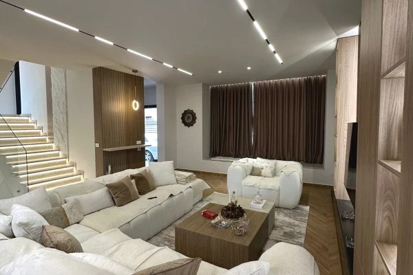 Shtepi me qera Vila Luksoze ne Tirane, 4+1, Mobilimi E mobiluar, Pagesa 3,800  Euro.