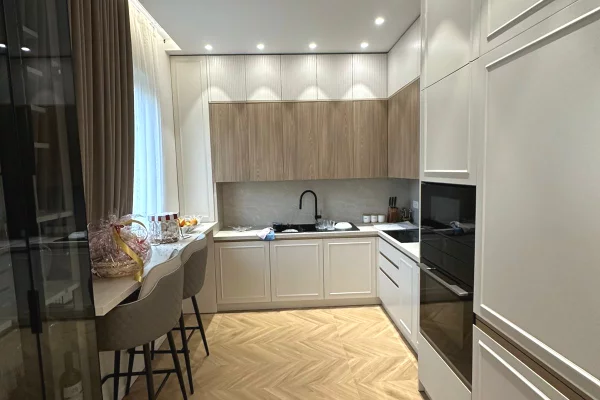 Shtepi me qera Vila Luksoze ne Tirane, 4+1, Mobilimi E mobiluar, Pagesa 3,800  Euro.