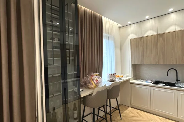 Shtepi me qera Vila Luksoze ne Tirane, 4+1, Mobilimi E mobiluar, Pagesa 3,800  Euro.