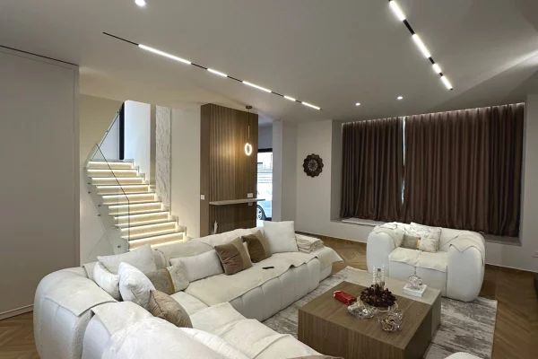 Shtepi me qera Vila Luksoze ne Tirane, 4+1, Mobilimi E mobiluar, Pagesa 3,800  Euro.